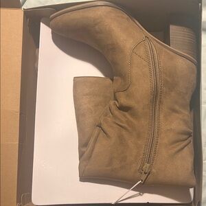 Universal Thread Light Tan size 6 WC Calf Boots with Thick Heel